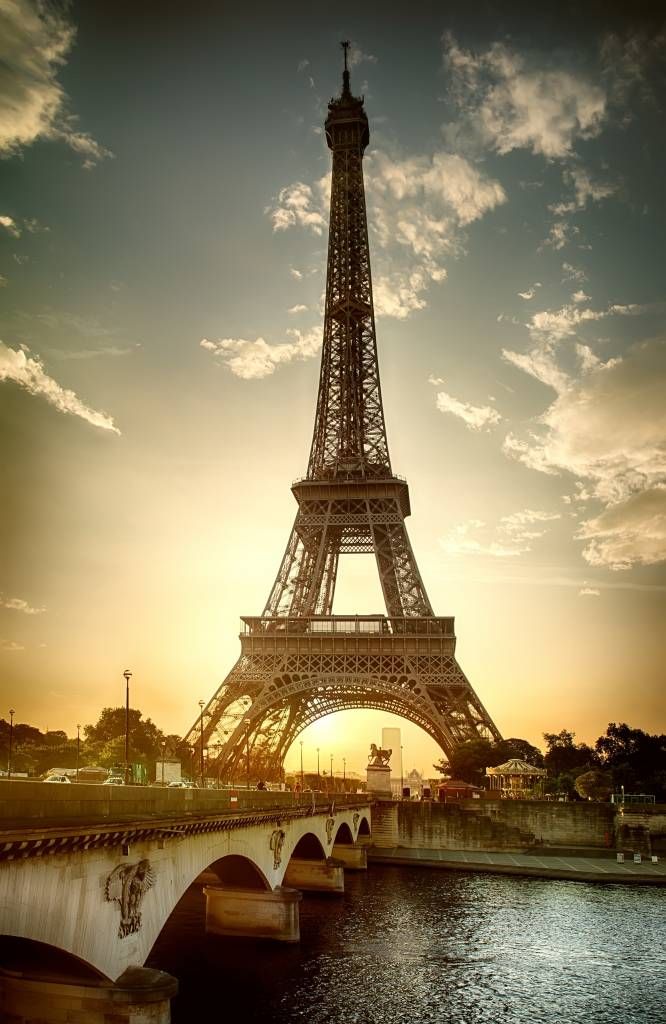 Menda City Medic Voorganger Behang met de Eiffeltoren - Fotobehang