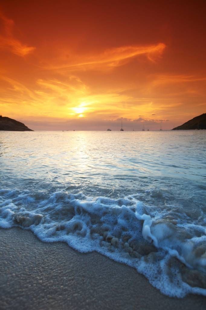 Blauwe strand en zonsondergang