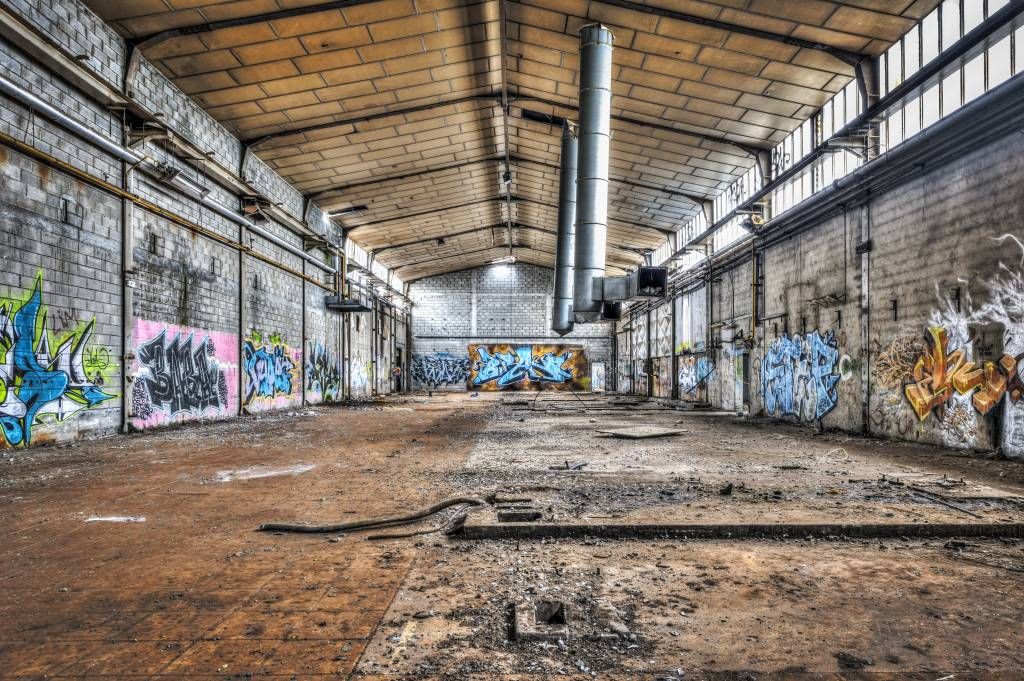 Oude verlaten fabriekshal