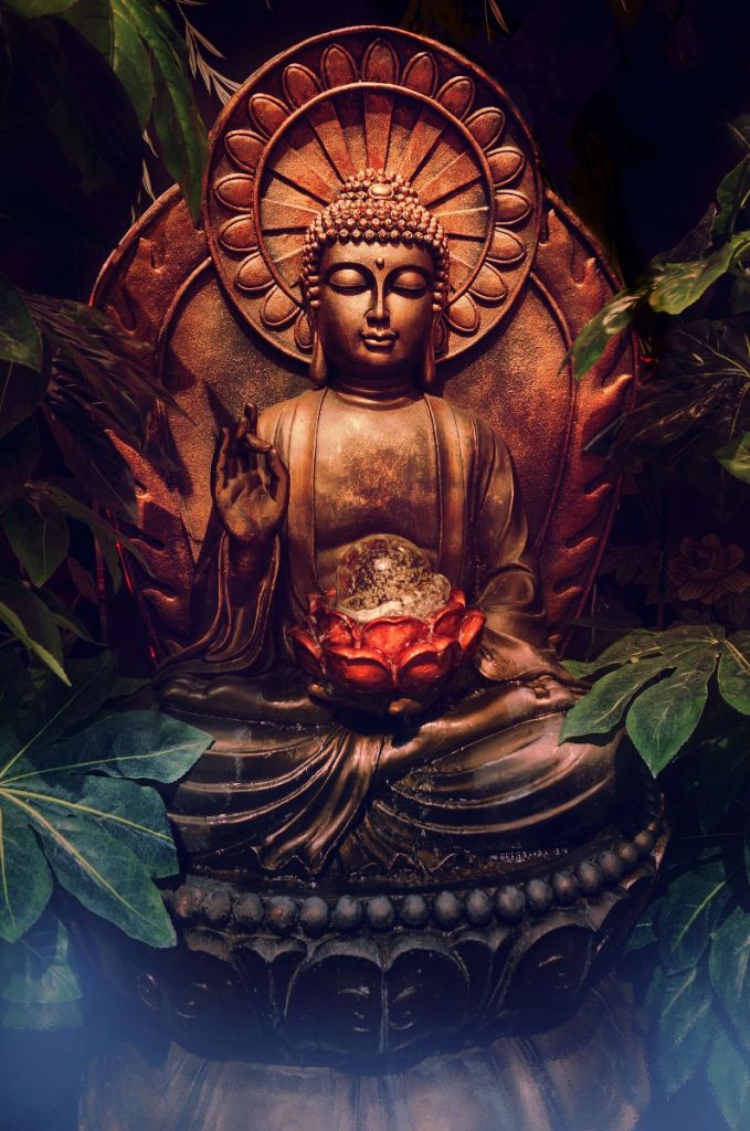 Boeddha met bladeren