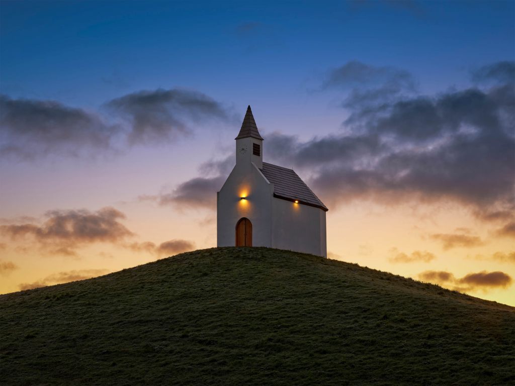 Kerkje bij zonsopgang
