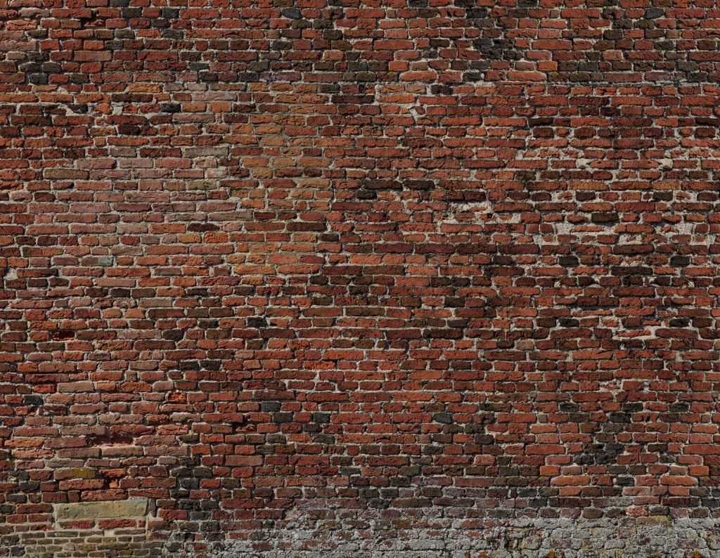 Oude gerestaureerde bakstenen muur