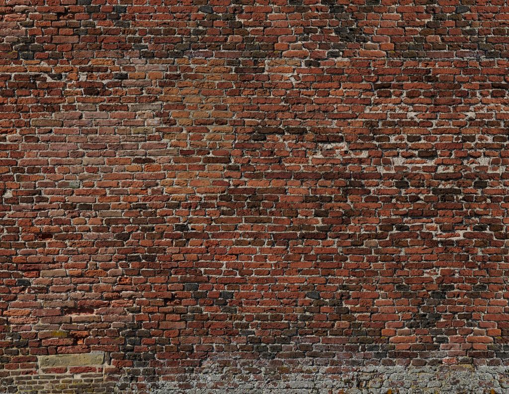 Oude gerestaureerde bakstenen muur