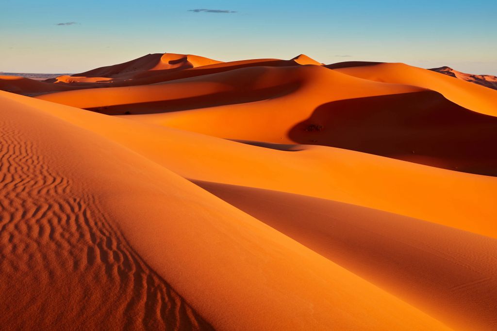 Woestijn tijdens de zonsondergang