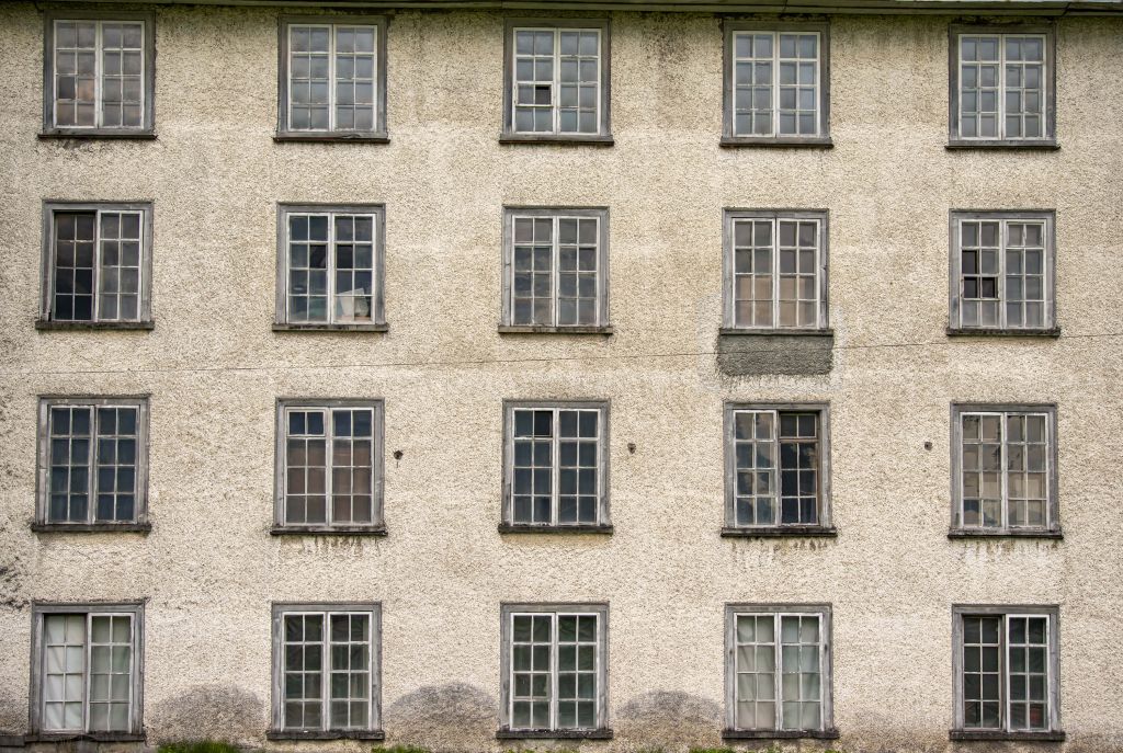 Gevel van een oude fabriek