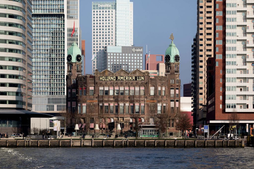 Hotel New York Rotterdam in kleur 