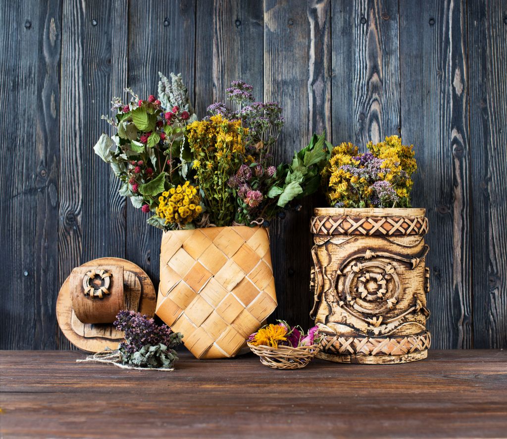 Bloemen op hout achtergrond