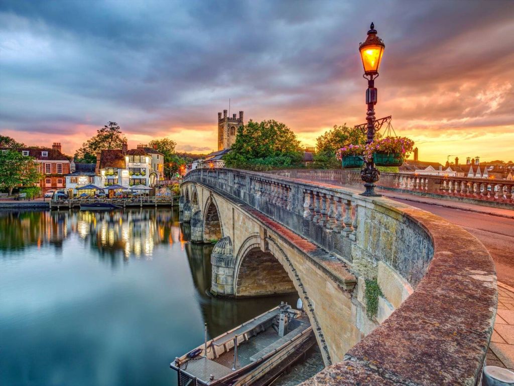 Bridge over Thames river, Henley, Oxfordshire, UK