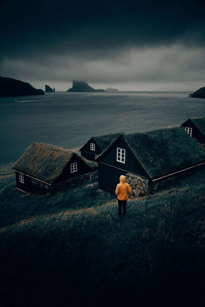 Grasdaken aan noordelijke fjord