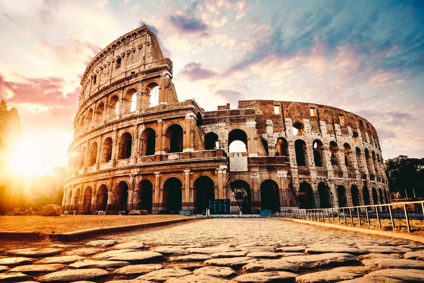 Monumenten - Zonsopgang bij het Colosseum - Vergaderruimte