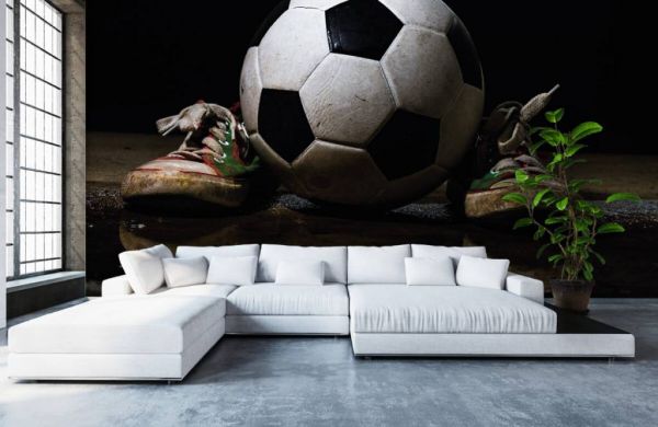 Behang met een voetbal tussen twee sneakers - Fotobehang