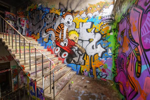 Belangrijk nieuws Huidige fluit Graffiti met trap op fotobehang - Fotobehang