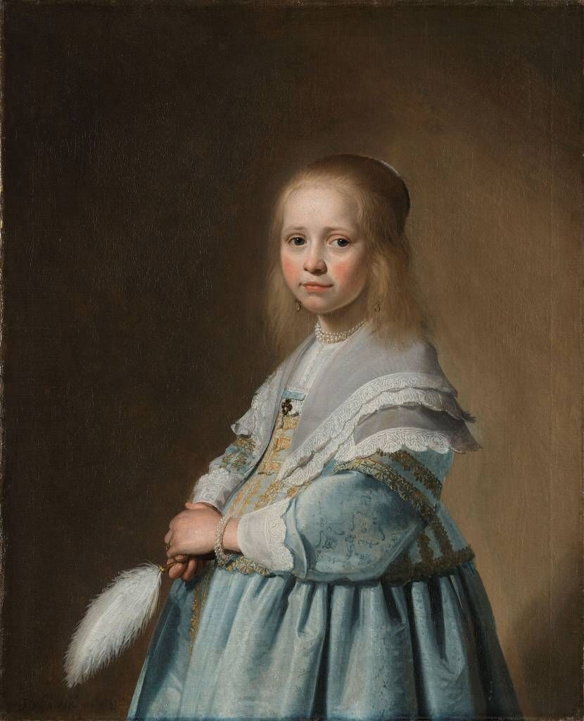 Portret van een meisje in het blauw main product photo