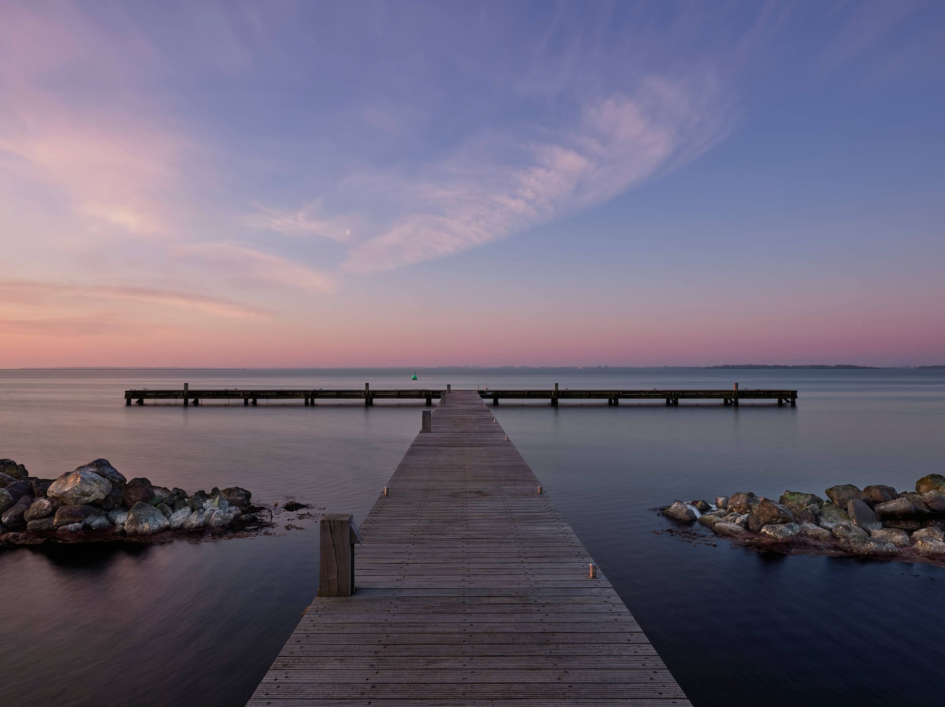 Baan Ontmoedigen Diakritisch Steiger bij zonsopkomst - Fotobehang