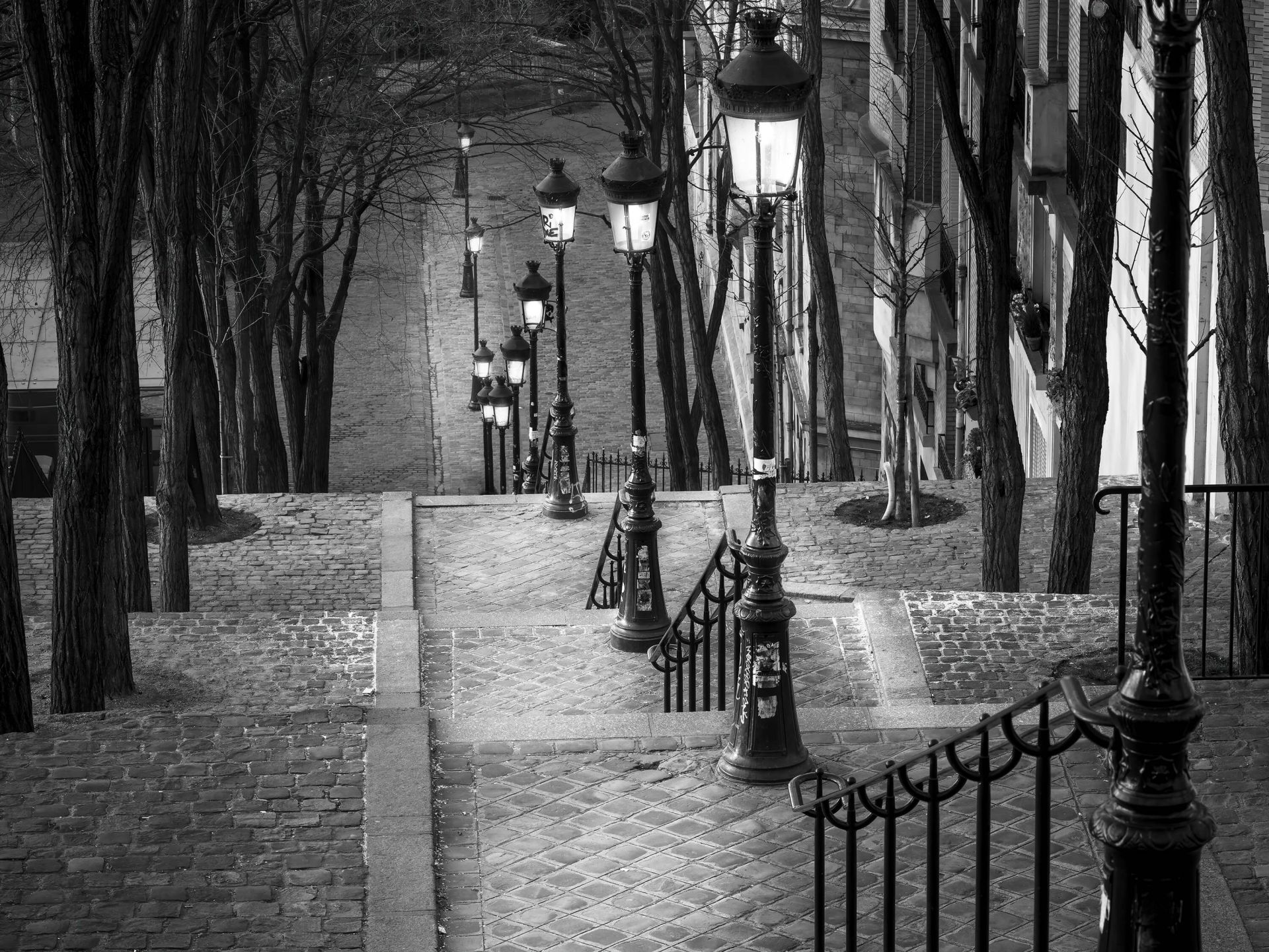 Rustige avond in Montmartre main product photo