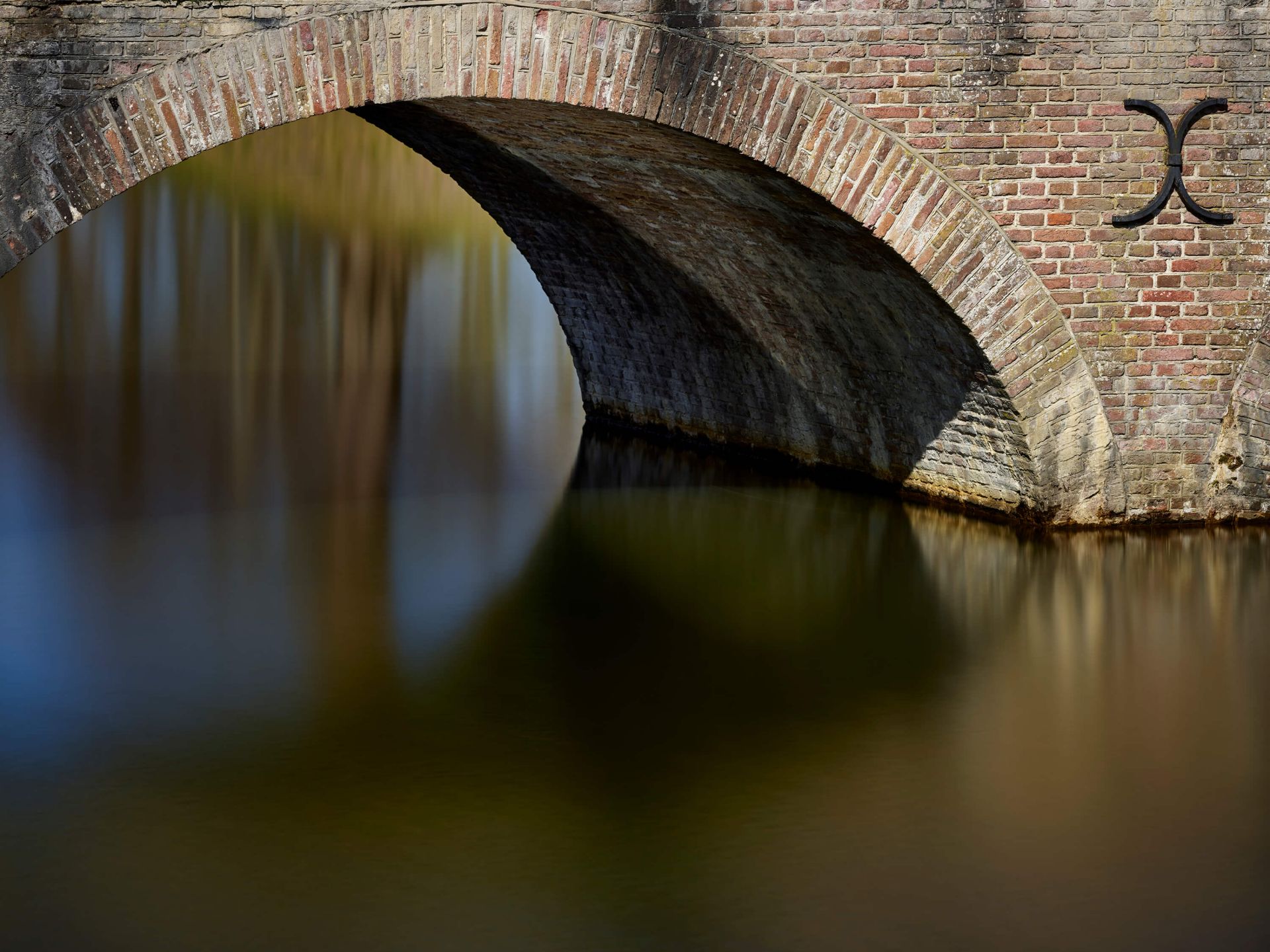 Oude boogbrug naar kasteel main product photo