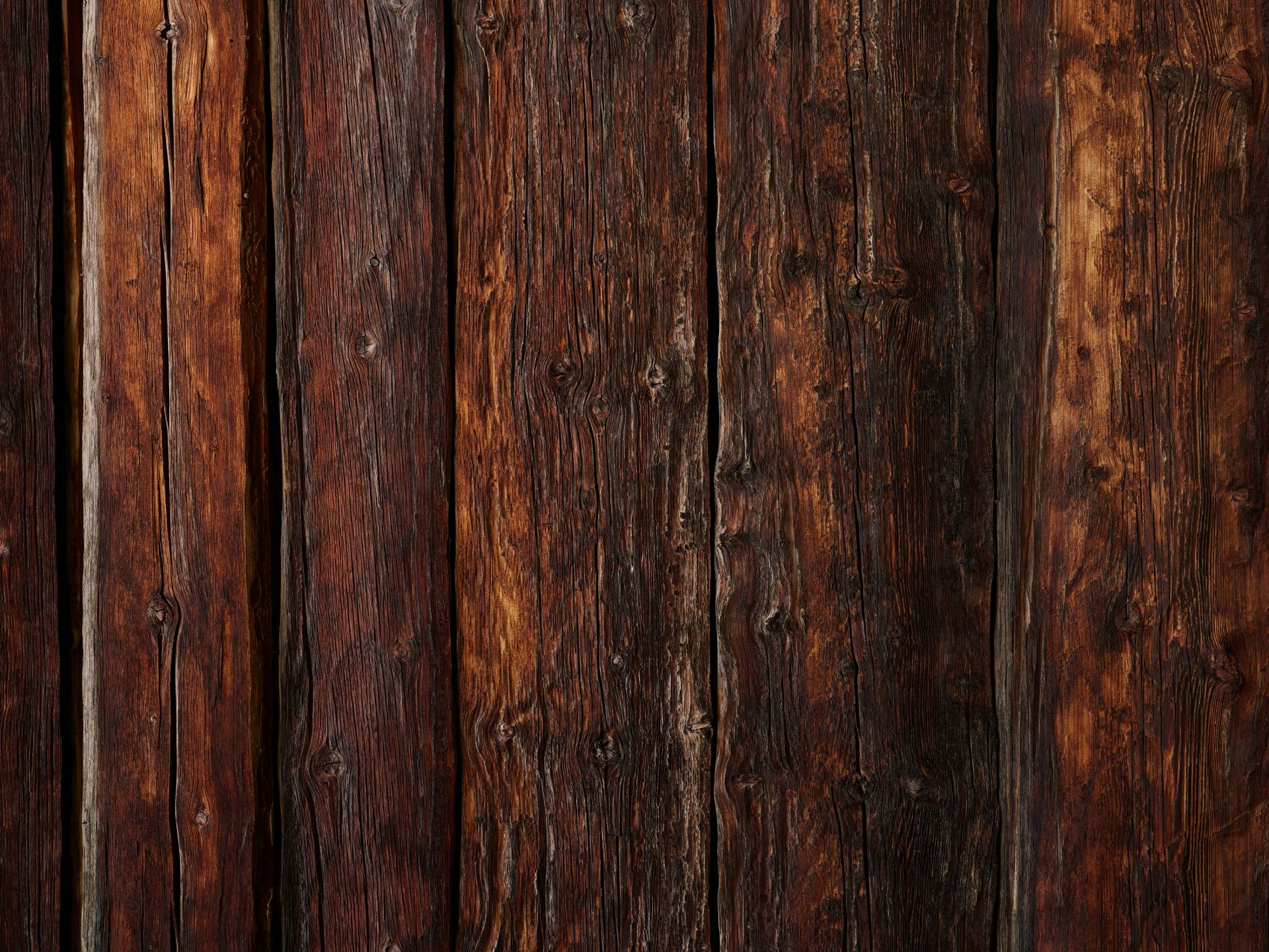Gebrand verticaal hout main product photo
