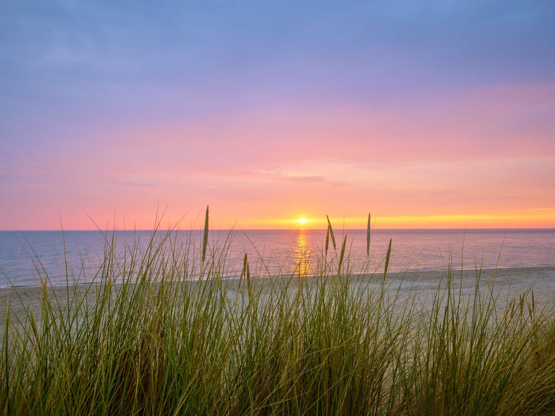 Zonsopgang aan de kust main product photo