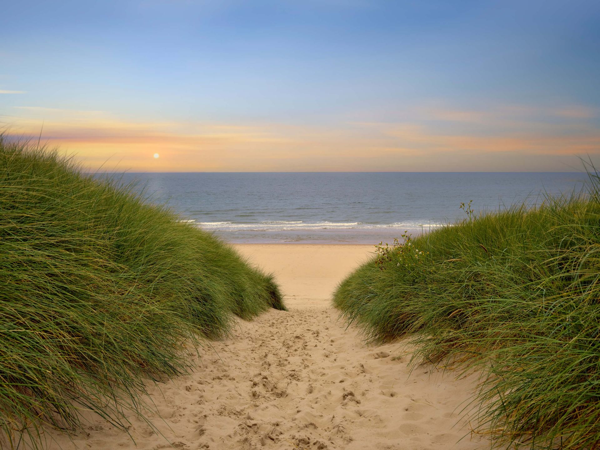 Zonsondergang bij strand main product photo