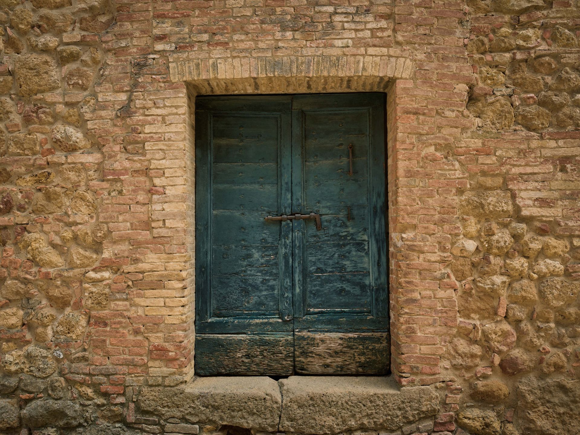 klep Wegrijden minstens Oude deuren in Italië - Fotobehang