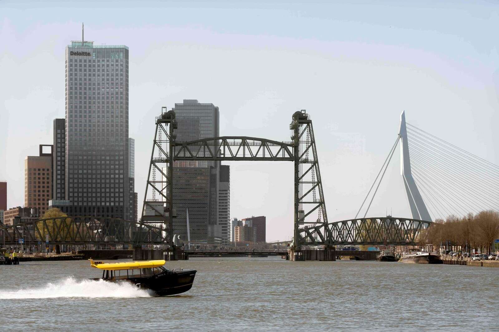 Watertransport door Rotterdam