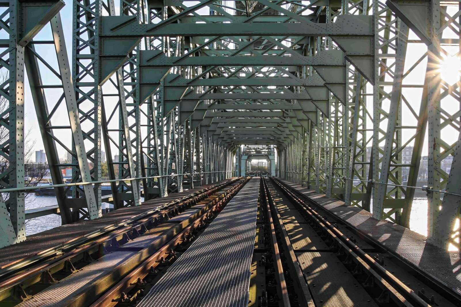 Staal en Symmetrie op De Hef