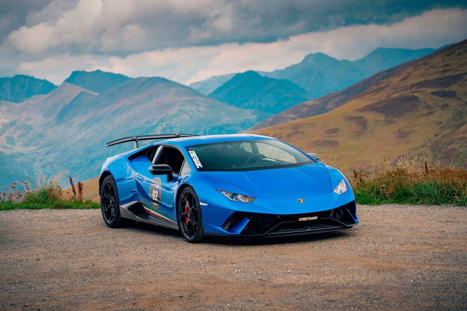 Lamborghini Huracán STO in de bergen
