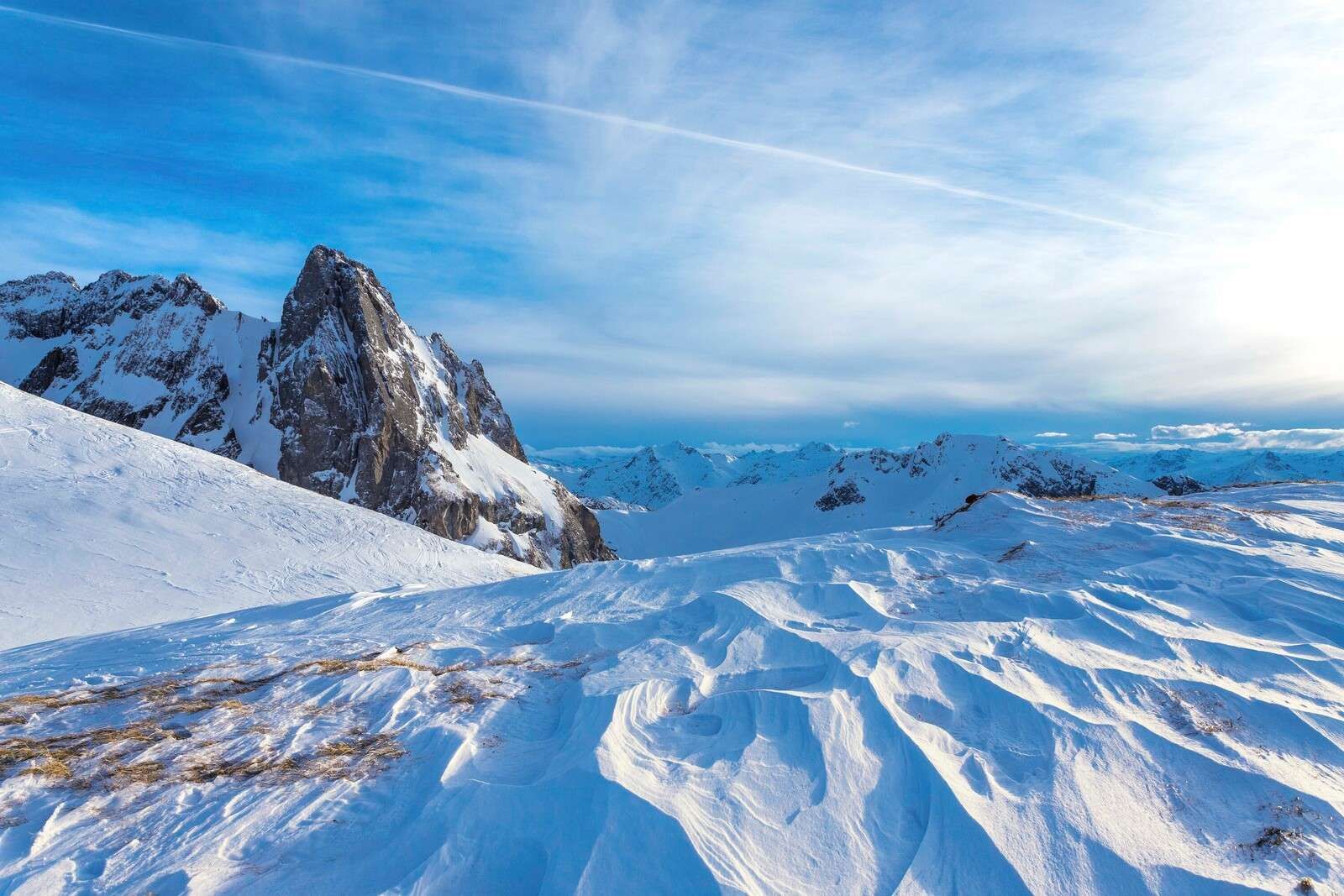 IJzige toppen en winterlicht