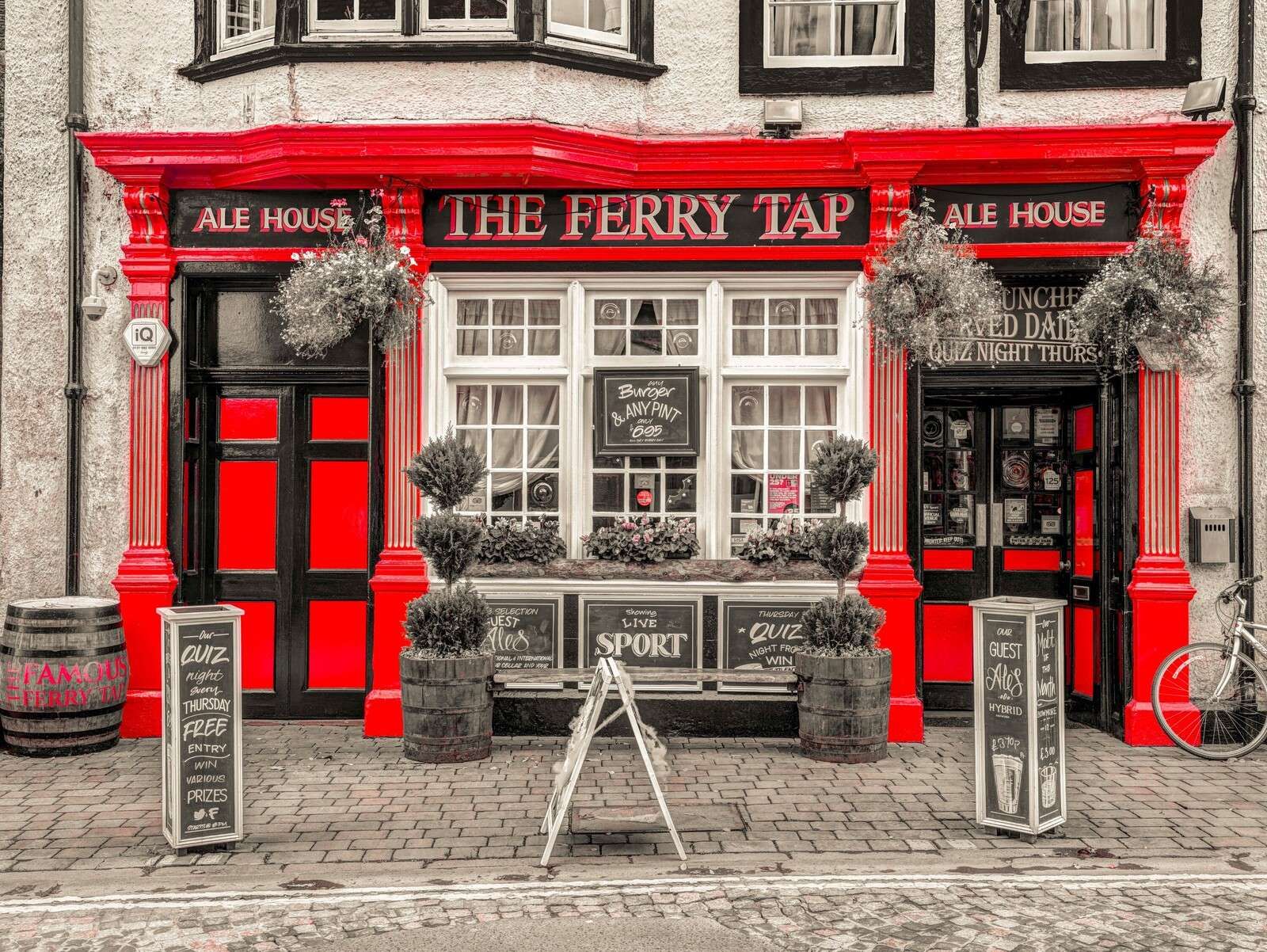 Street cafe in South Queensferry, Scotland