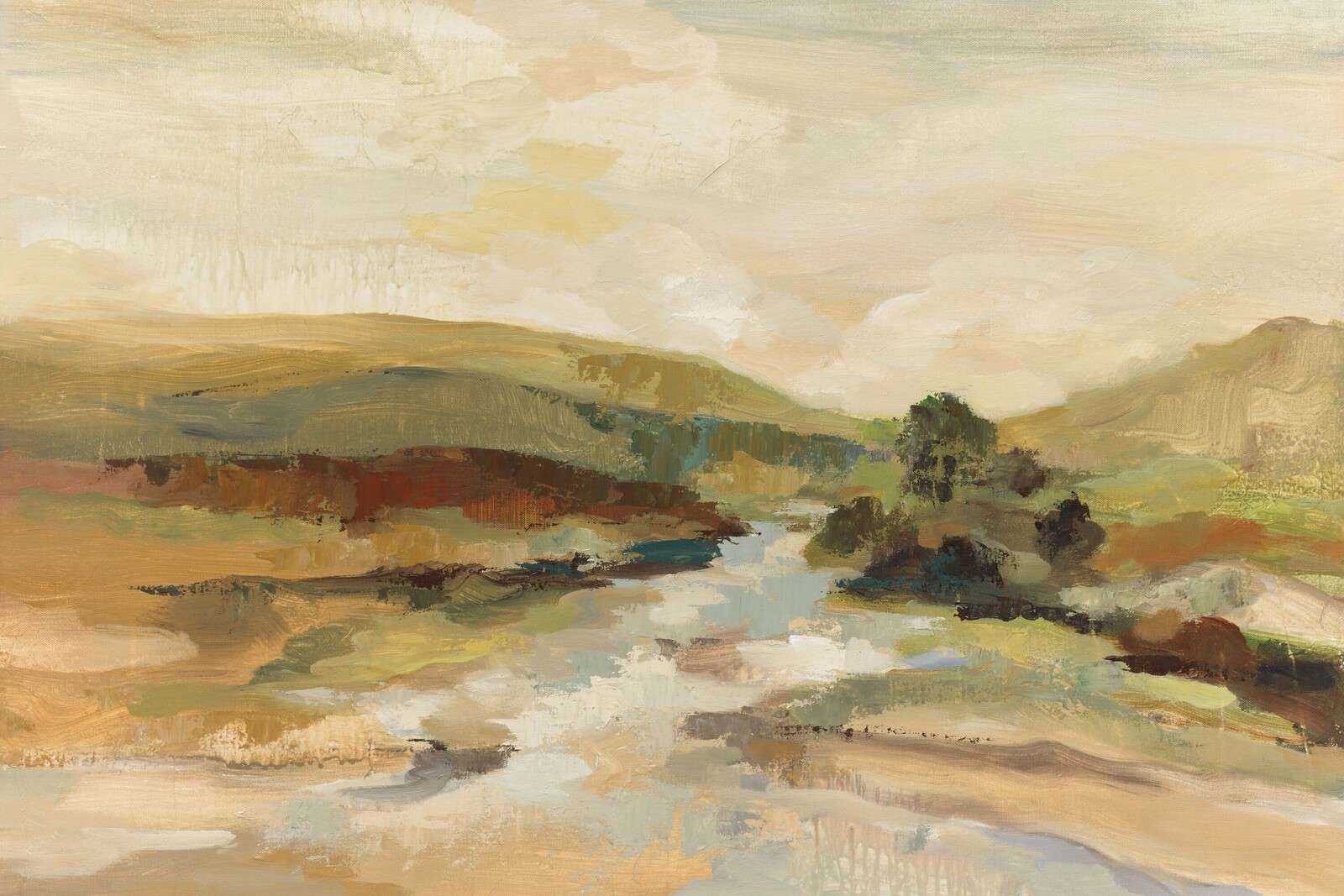 Stromende rivier tussen heuvels